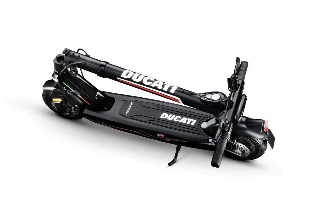 Ducati Electric Scooter Pro 3 Elektromos Roller Black