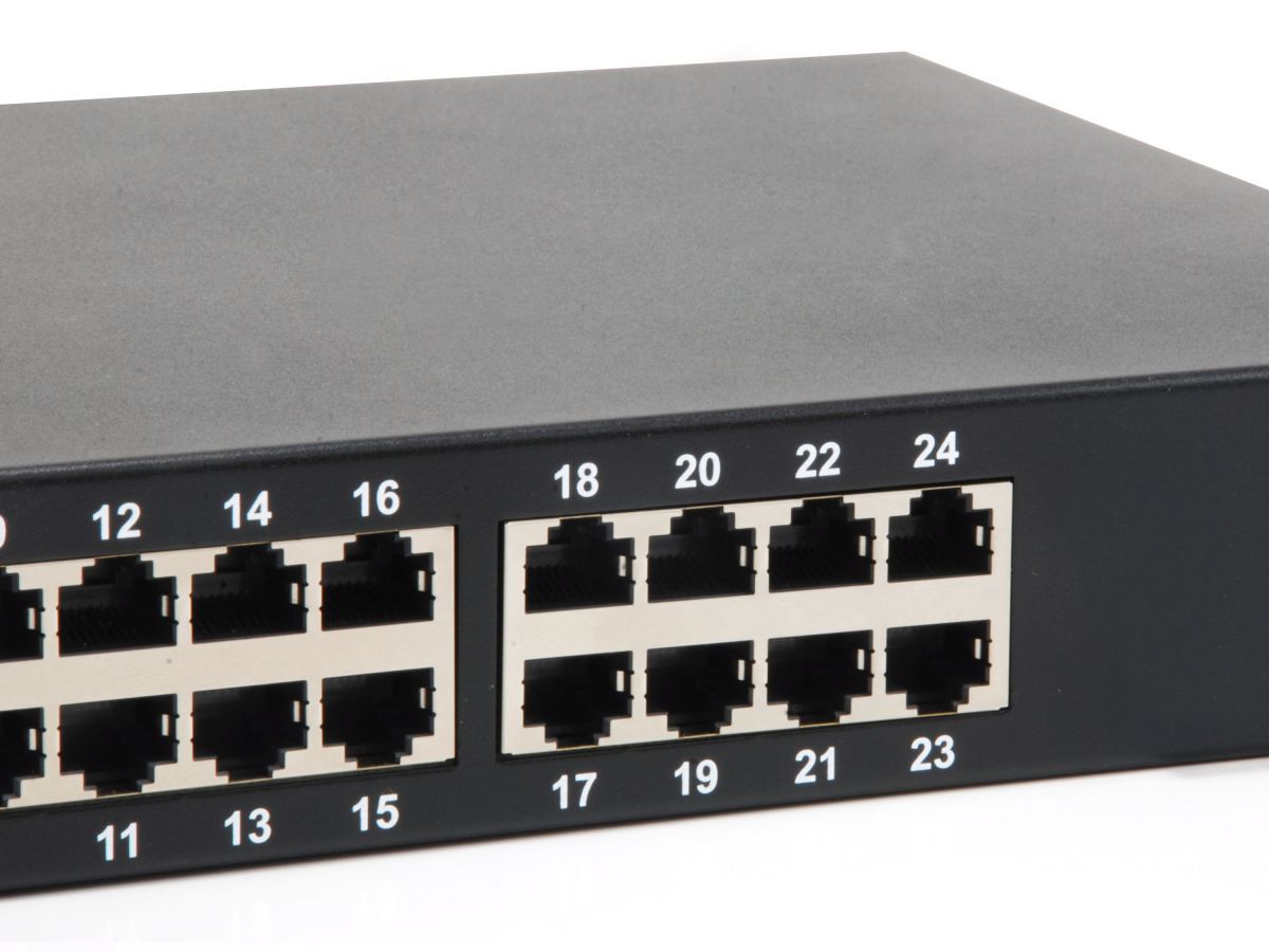 LevelOne GEP-2421W250 24-Port Gigabit PoE Switch