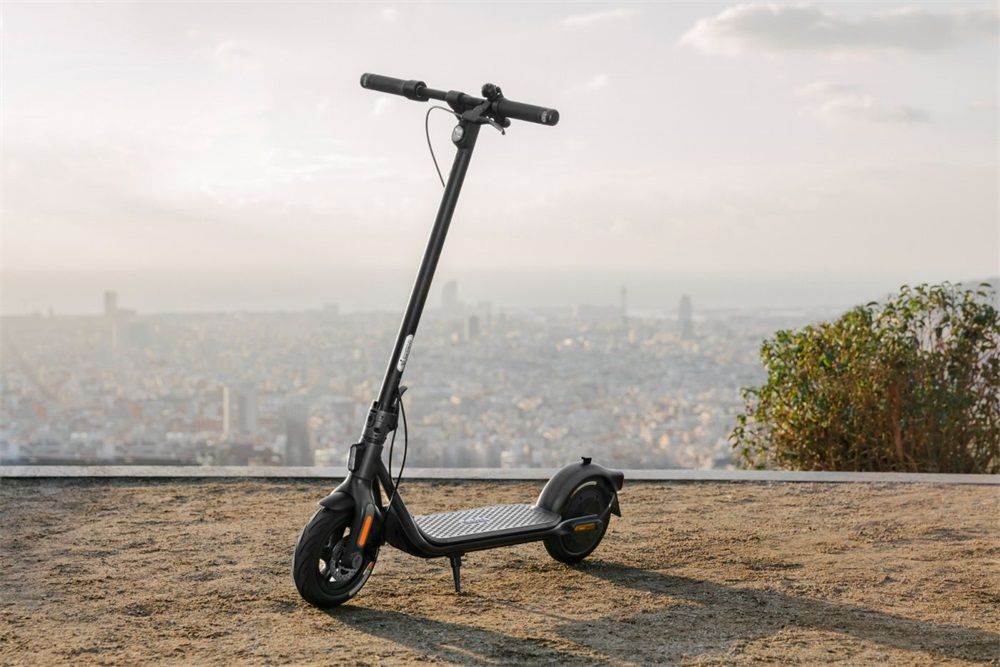 Segway-Ninebot KickScooter F2 Elektromos Roller Black