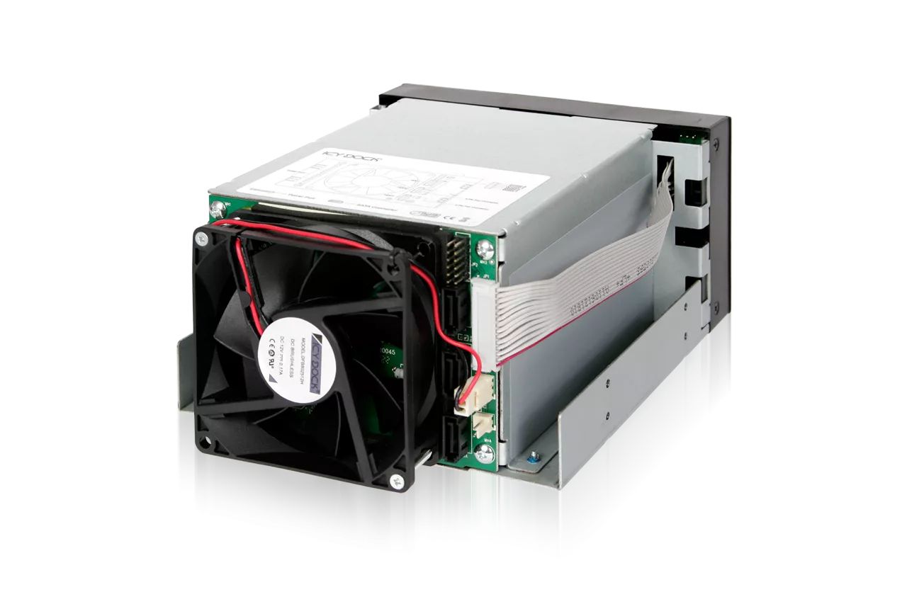 IcyDock FatCage MB153SP-B 3 Bay EZ-Tray 3.5" SATA/SAS Hard Drive Hot-Swap Backplane Cage in 2x External 5.25" Bay