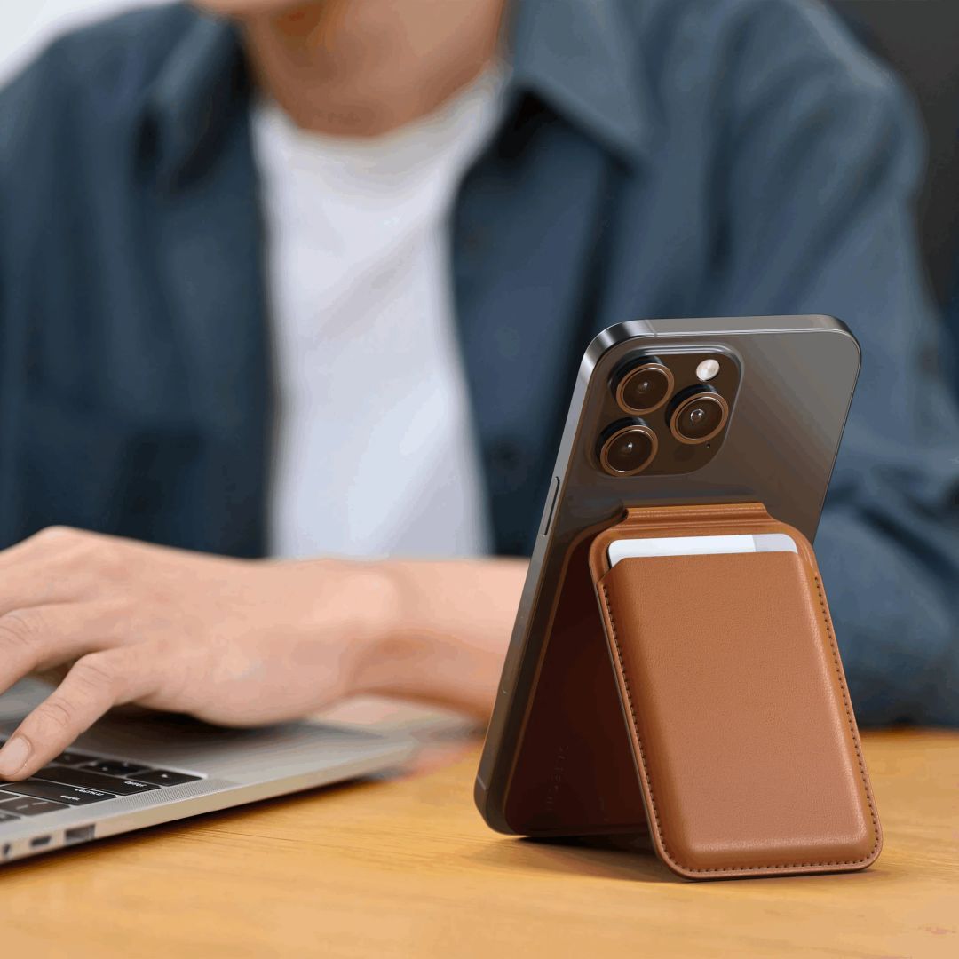 Satechi Vegan-Leather Magnetic Wallet Stand (iPhone 12/13/14/15 all models) Brown