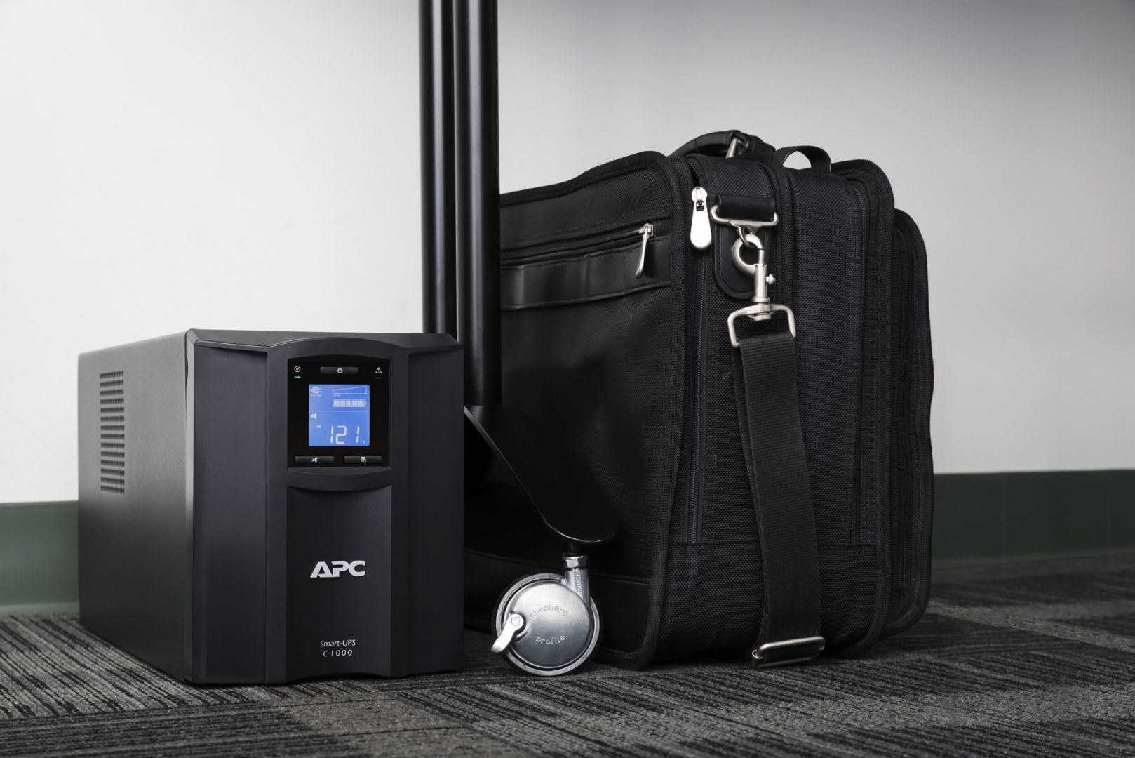 APC Smart-UPS C 1000VA LCD 230V + smartconnect